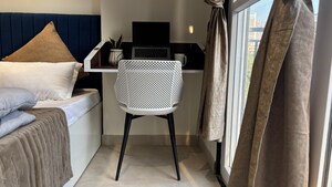 Team Area in 1 BHK Apartment at Sushant Lok 3, Sector 57 – for Rent