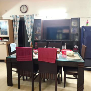 Team Area in 5 BHK Independent House at Unitech South City, South City – for Sale