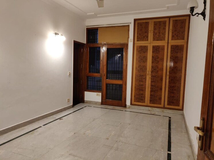 Room, greater kailash i 2 Bedroom 1800 Sq.Ft. Builder Floor In Greater Kailash I Delhi 9298194