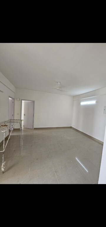 Room in 2 BHK Apartment at Suncity Avenue 76, Sector 76 – for Rent