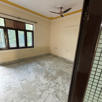 Room in 2.5 BHK Independent House at RWA Apartments Sector 70, Sector 70 – for Rent