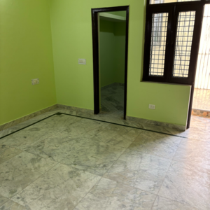 Room in 2.5 BHK Independent House at RWA Apartments Sector 70, Sector 70 – for Rent