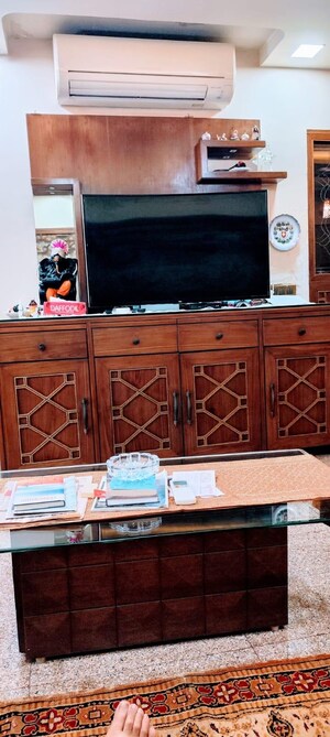 Furnished Amenities in 2 BHK Apartment at Versova View, Andheri West – for Rent