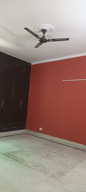 Room in 5 BHK Villa at Sector 49 – for Rent