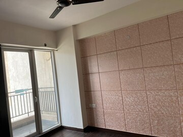 Room in 2 BHK Apartment at Exotica Dreamville, Sector 16c Greater Noida – for Rent
