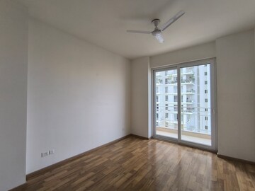 Room in 3 BHK Apartment at Puri Emerald Bay, Sector 104 – for Rent