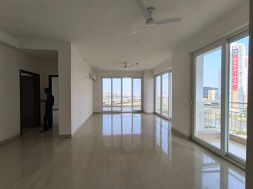 Room in 3 BHK Apartment at Puri Emerald Bay, Sector 104 – for Rent