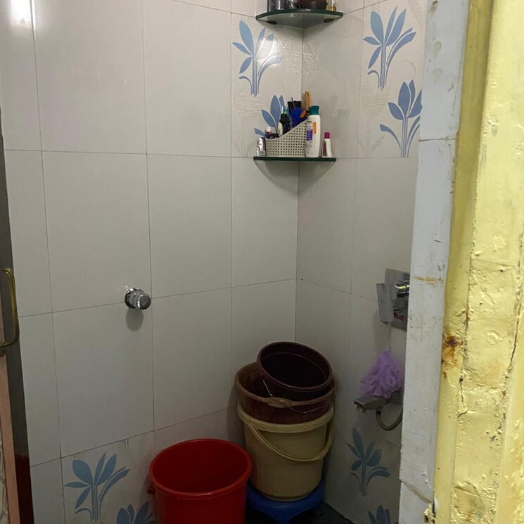 Bathroom, dilshad garden 3 Bedroom 1125 Sq.Ft. Builder Floor In Dilshad Garden Delhi 9298549