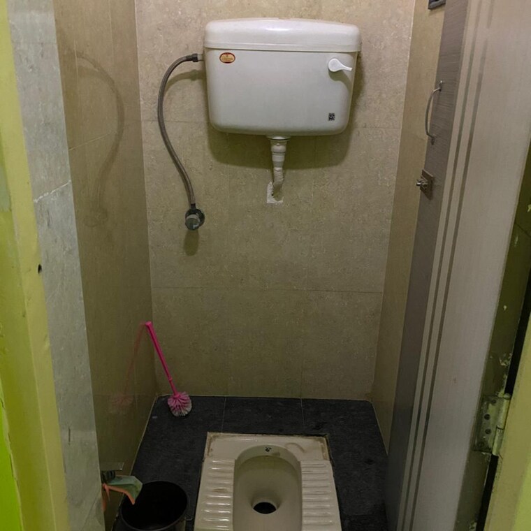 Bathroom, dilshad garden 3 Bedroom 1128 Sq.Ft. Builder Floor In Dilshad Garden Delhi 9298570