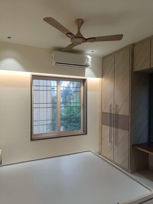 Room in 2 BHK Apartment at Versova Vinus Apartment, Andheri West – for Rent