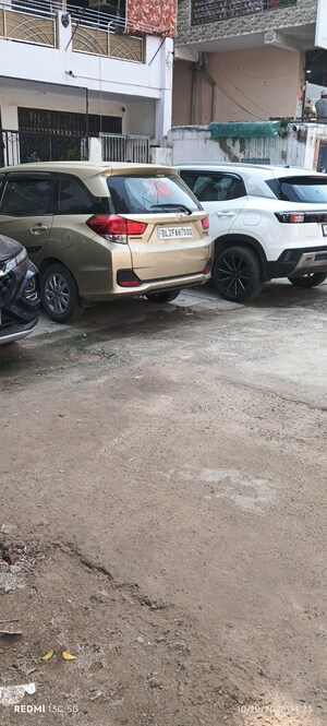 Parking in 1 BHK Builder Floor at Shalimar Garden – for Rent