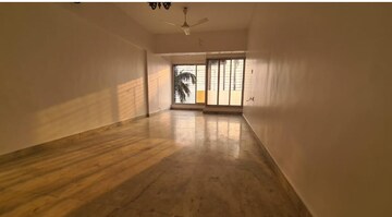 Room in 2 BHK Apartment at Andheri CHS, Andheri West – for Rent