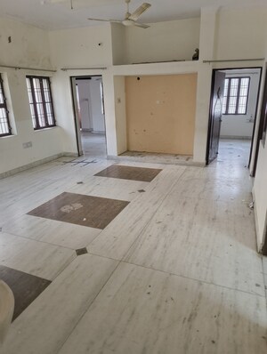 Room in 2 BHK Builder Floor at Mansarovar – for Rent