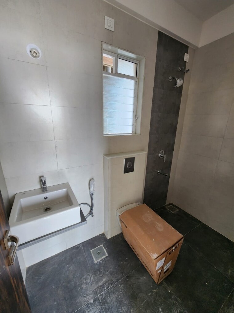 Bathroom, rosa-manhattan 2 Bedroom 754 Sq.Ft. Apartment In Ghodbunder Road Thane 9298708