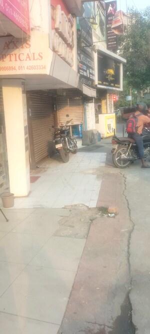  Shop For Rent in Madhu Vihar