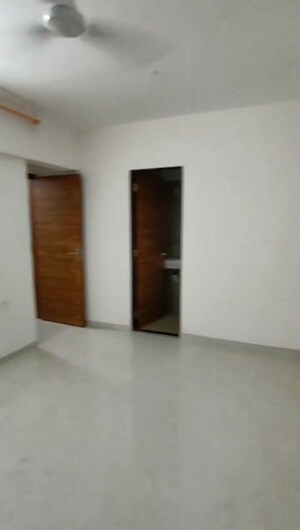 Room in 3.5 BHK Apartment at Je and Vee Madhuban, Malad East – for Rent