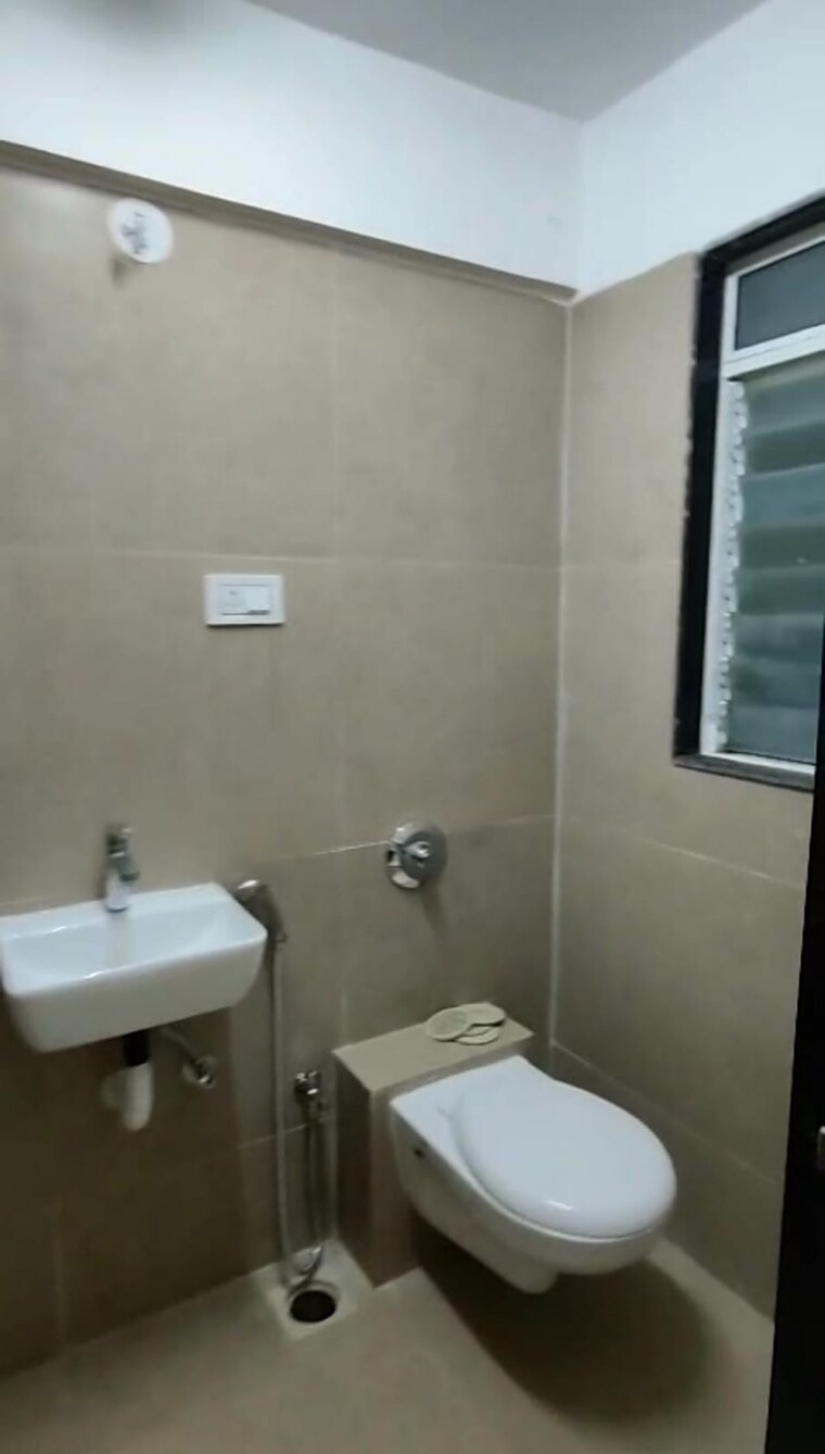 Bathroom, je-and-vee-madhuban 3.5 Bedroom 1470 Sq.Ft. Apartment In Malad East Mumbai 9298790