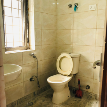 Bathroom in 2.5 BHK Villa at Sector 22b – for Rent