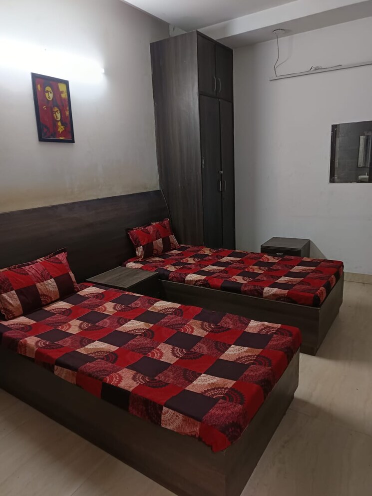 Room, sector 126 Pg For Boys & Girls In Sector 126 9299064