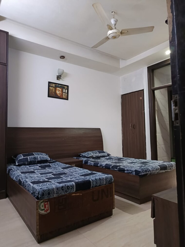 Room, sector 126 Pg For Boys & Girls In Sector 126 9299064