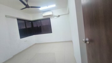 Room in 3 BHK Apartment at Vakola – for Rent