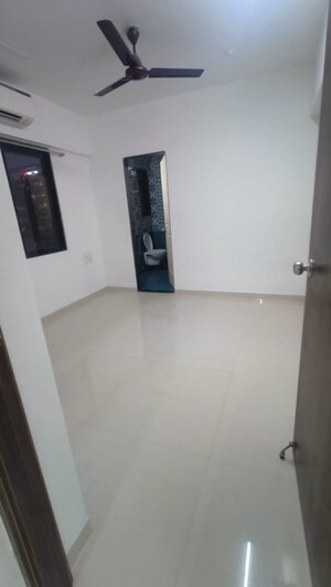 Room in 3 BHK Apartment at Vakola – for Rent