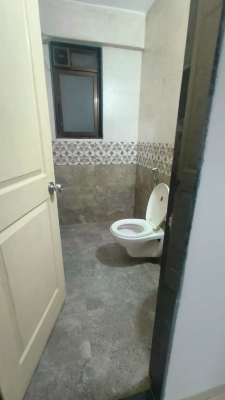 Bathroom, vakola 3 Bedroom 1000 Sq.Ft. Apartment In Vakola Mumbai 9299063