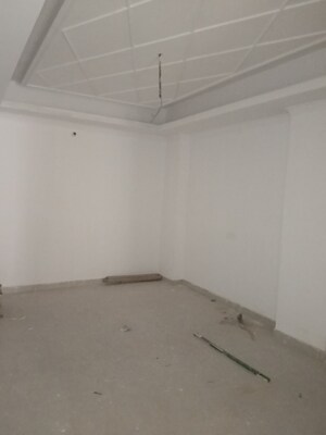 Room in 3.5 BHK Apartment at Surya Apartments Mahanagar, Mahanagar – for Sale