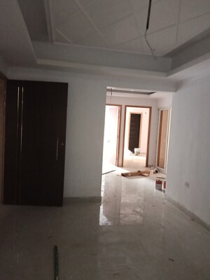 Room in 3.5 BHK Apartment at Surya Apartments Mahanagar, Mahanagar – for Sale