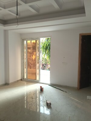 Room in 3.5 BHK Apartment at Surya Apartments Mahanagar, Mahanagar – for Sale