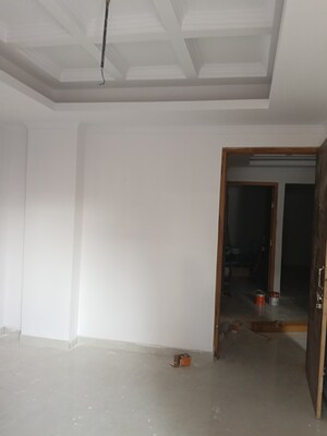 Room in 3.5 BHK Apartment at Surya Apartments Mahanagar, Mahanagar – for Sale