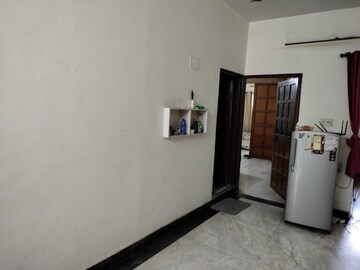 Room in 2 BHK Builder Floor at Green Park – for Rent