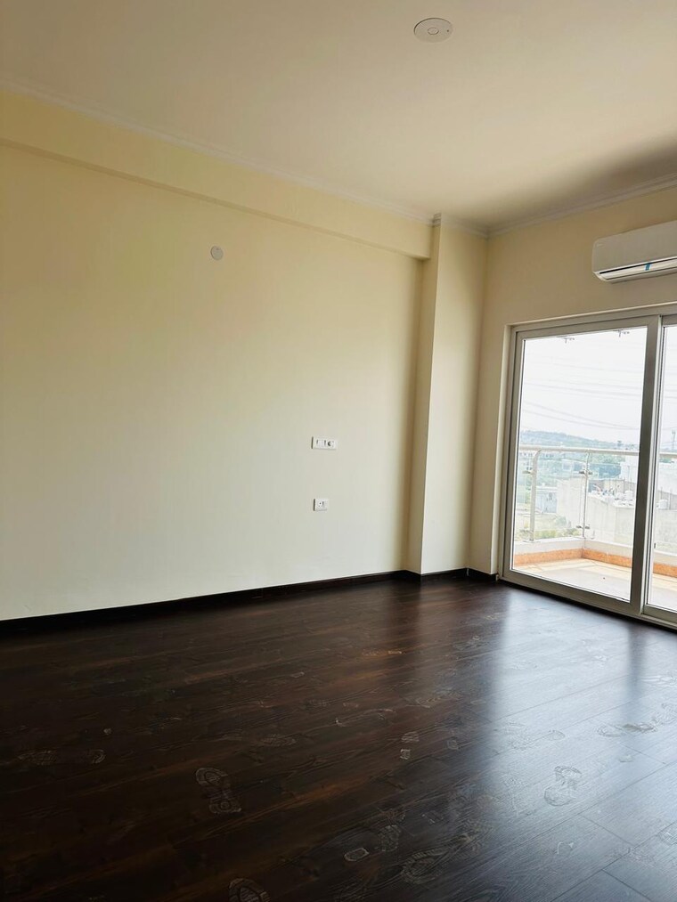 Room, shree-vardhman-victoria 3.5 Bedroom 1950 Sq.Ft. Apartment In Sector 70 Gurgaon 9299089