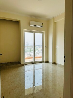 Room in 3.5 BHK Apartment at Shree Vardhman Victoria, Sector 70 – for Sale