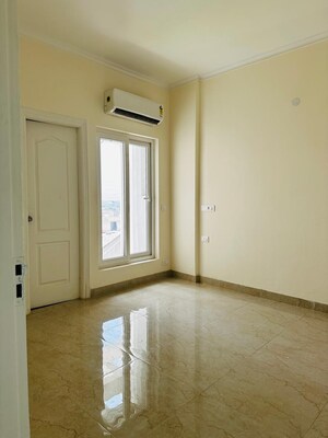 Room in 3.5 BHK Apartment at Shree Vardhman Victoria, Sector 70 – for Sale