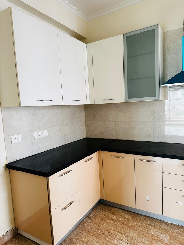 Kitchen, shree-vardhman-victoria 3.5 Bedroom 1950 Sq.Ft. Apartment In Sector 70 Gurgaon 9299089