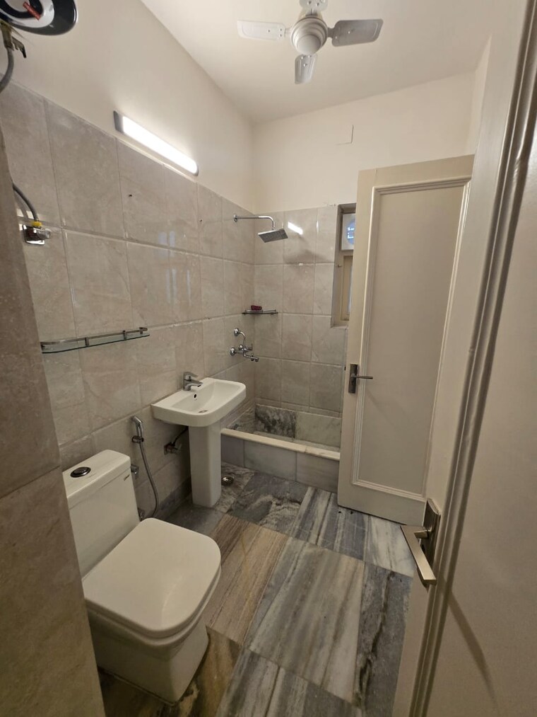 Bathroom, greater kailash i 4 Bedroom 500 Sq.Yd. Builder Floor In Greater Kailash I Delhi 9299107