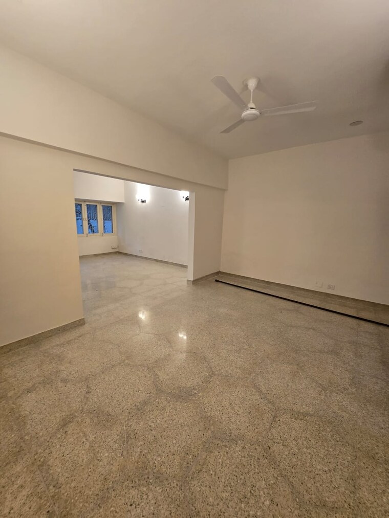 Room, greater kailash i 4 Bedroom 500 Sq.Yd. Builder Floor In Greater Kailash I Delhi 9299107