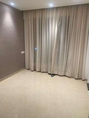 Room in 3 BHK Apartment at Hiranandani Highland, Powai – for Rent