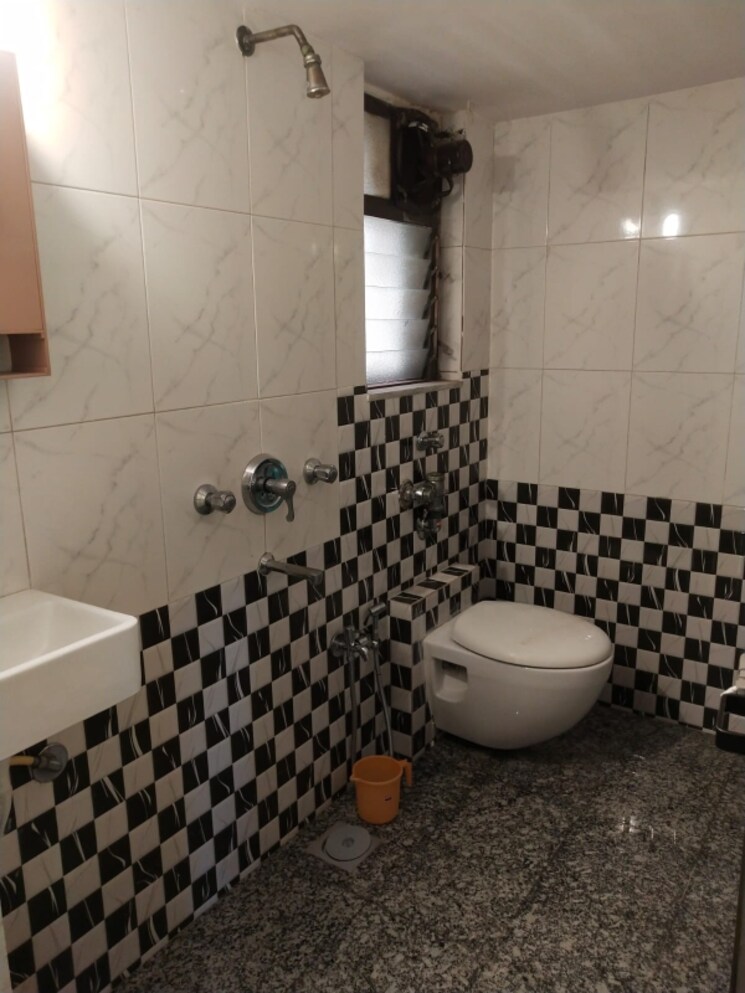 Bathroom, silver-square-chs-ltd 1 Bedroom 550 Sq.Ft. Apartment In Santacruz East Mumbai 9299154