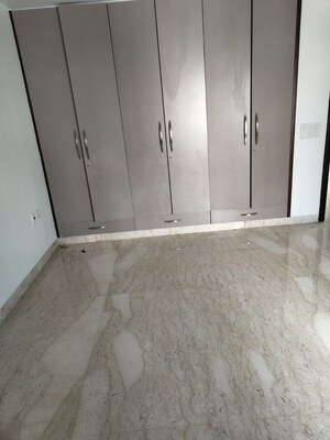 Room in 3 BHK Builder Floor at Greater Kailash ii – for Rent
