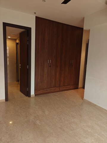 Room in 2 BHK Apartment at Hiranandani Castle Rock, Powai – for Rent