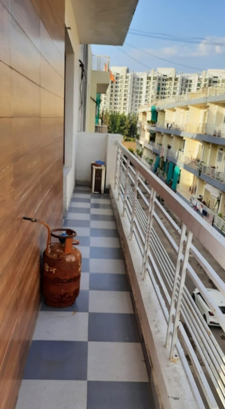 Balcony, sunshine-enclave 3 Bedroom 1700 Sq.Ft. Apartment In Vip Road Zirakpur 9299148