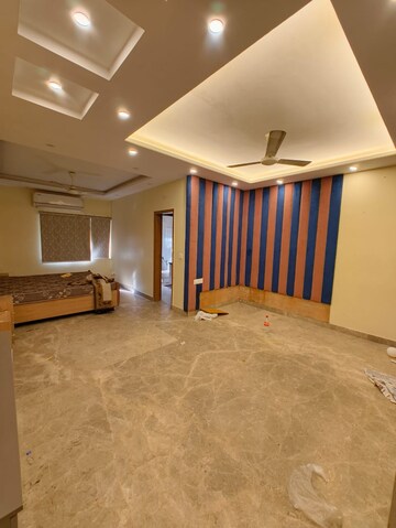 Bedroom in 3 BHK Builder Floor at Alaknanda – for Rent