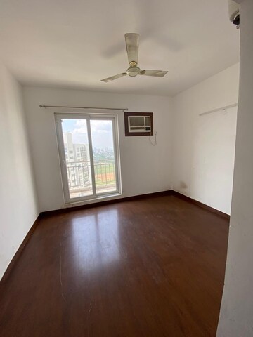 Room in 3 BHK Apartment at Umang Winter Hills, Sector 77 – for Rent