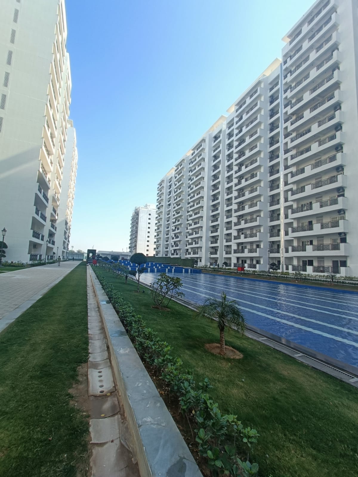 4 BHK + Study Room Apartment For Sale in Central Park Flower Valley Aqua Front Towers
