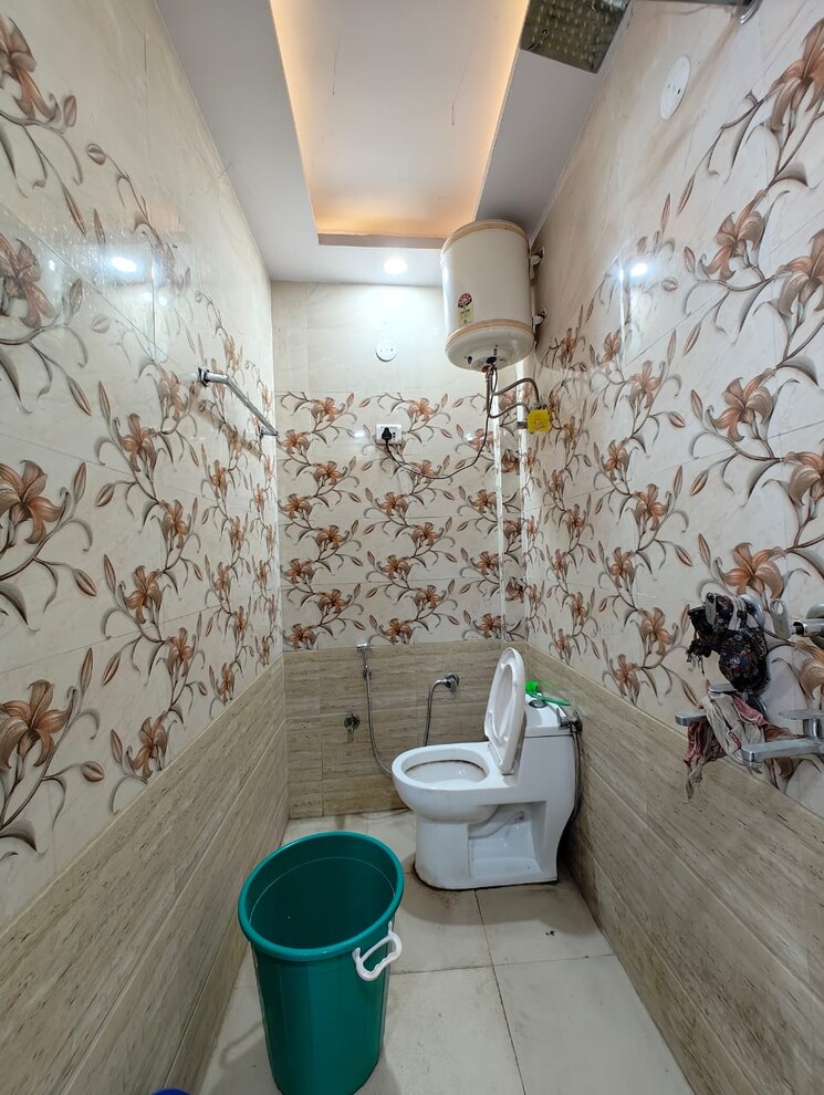 Bathroom, govindpuri 1 RK 30 Sq.Yd. Builder Floor In Govindpuri Delhi 9299261