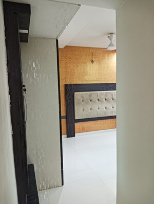 Room in 2 BHK Apartment at Dheeraj Valley, Goregaon East – for Rent