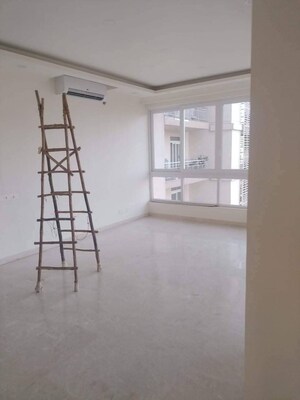 Room in 4 BHK Apartment at Indiabulls Enigma, Sector 110 – for Sale