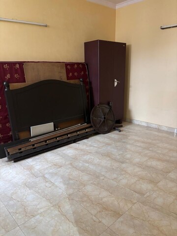Furnished Amenities in 3 BHK Villa at Sector 31 – for Rent